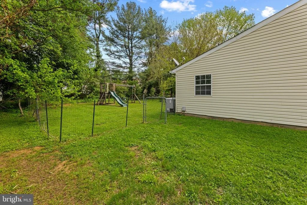 Photo of 593 PLAIN ROAD