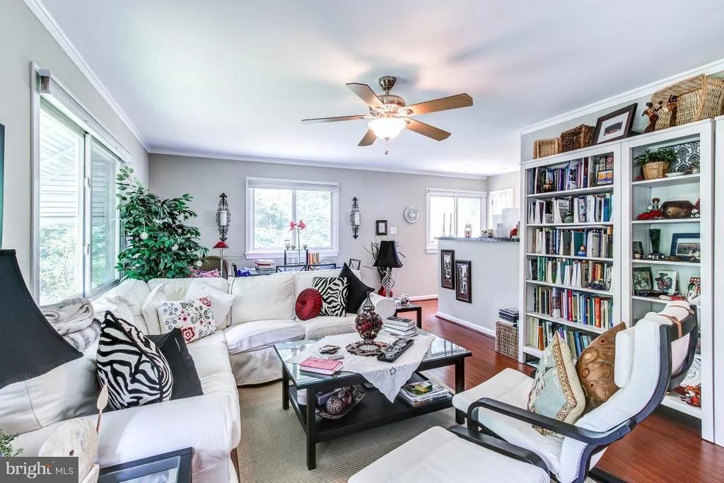Photo of 830 WHITE WAY