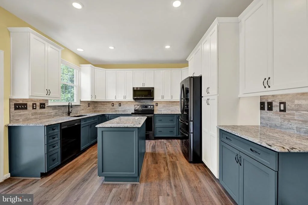 Photo of 1420 MOONSHADOW ROAD