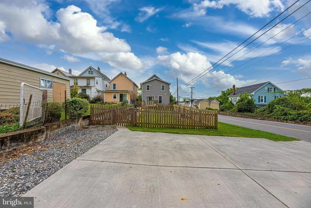 Photo of 1 E E STREET