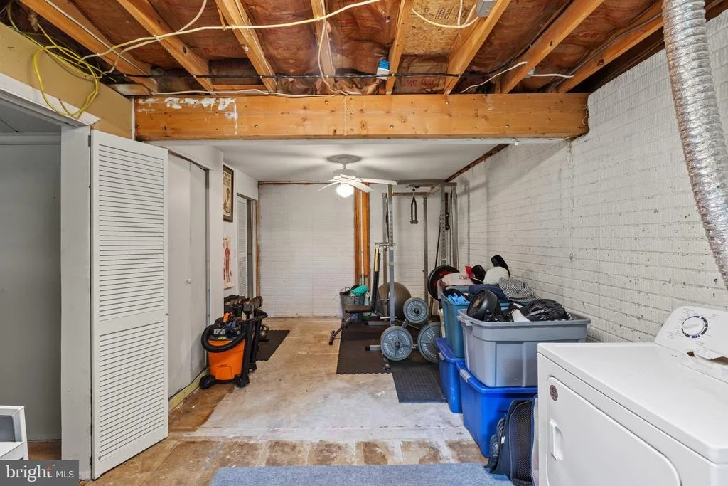 Photo of 1304 NAUGAHYDE ROAD