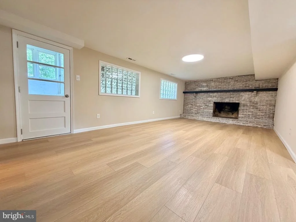 Photo of 806 SUNSET DRIVE