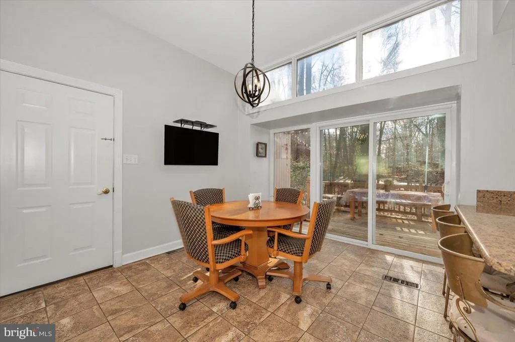 Photo of 10101 LLOYD ROAD