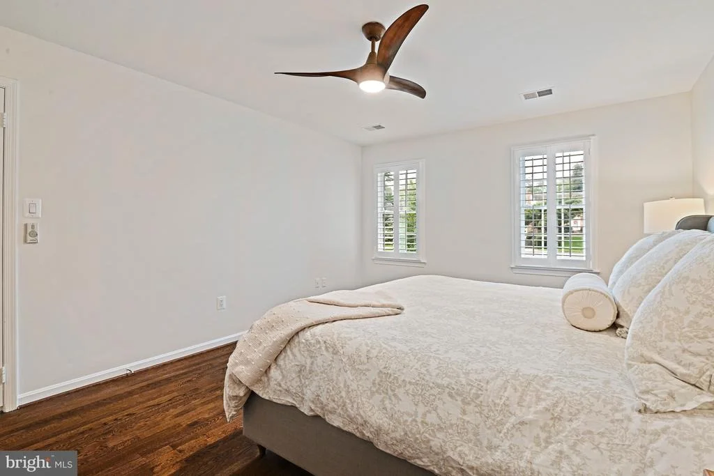 Photo of 7712 LEAR ROAD