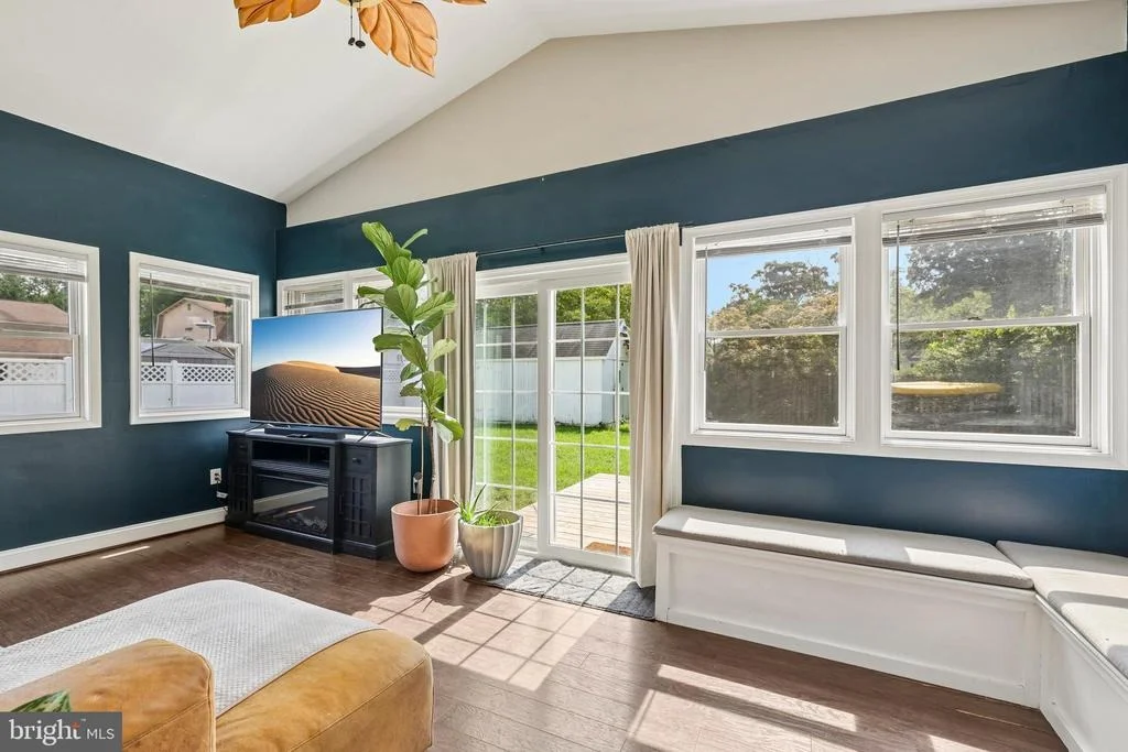 Photo of 335 BEACH AVENUE
