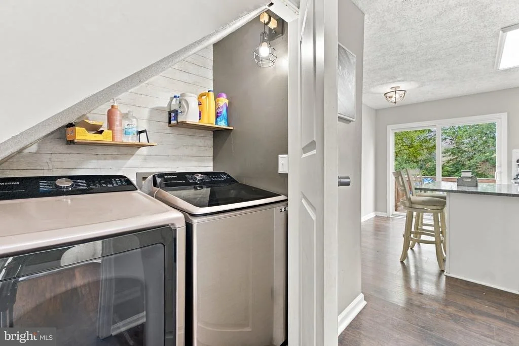 Photo of 1421 N THOMAS WAY