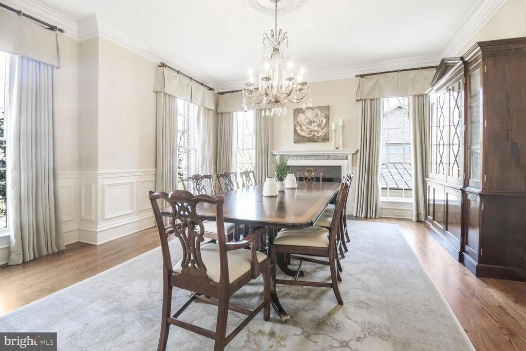 Photo of 1935 FOXVIEW CIRCLE NW