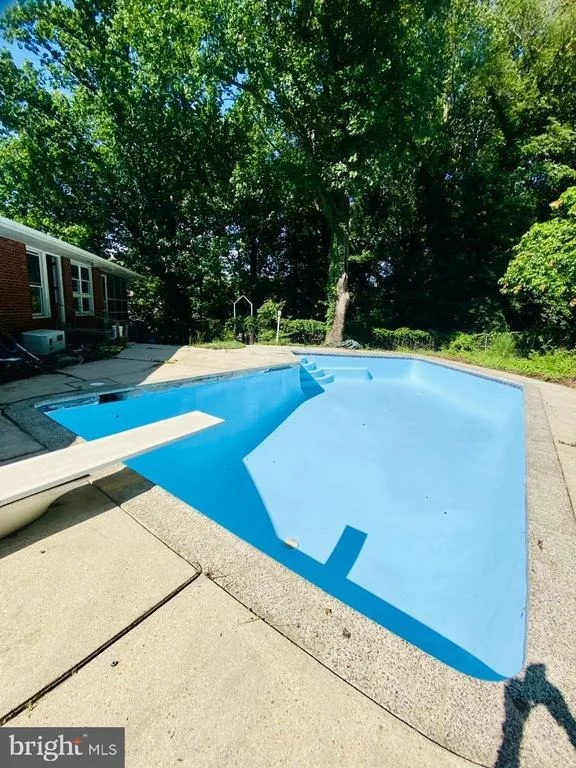 Photo of 6002 MIDDLETON LANE