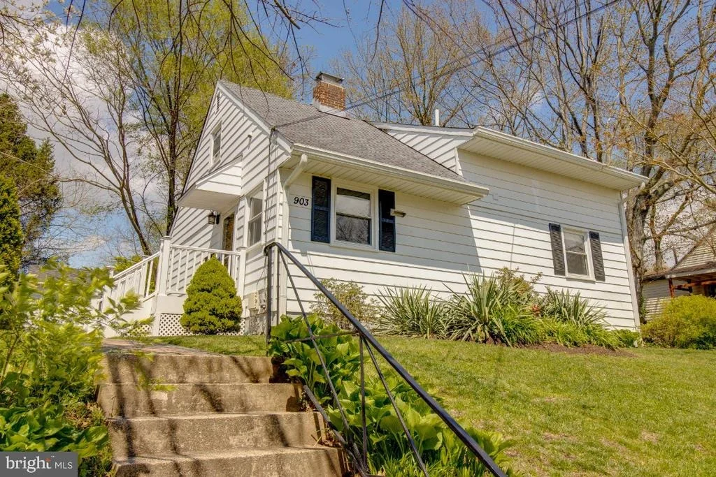 Photo of 903 ROBIN ROAD