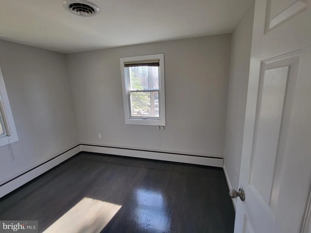 Photo of 18909 MUNCASTER ROAD