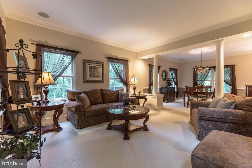 Photo of 325 SPLIT OAK LANE