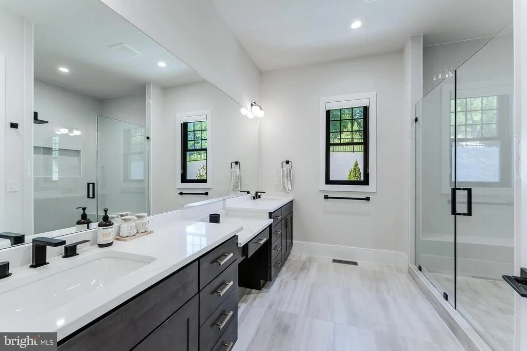 Photo of 952 WALKER ROAD