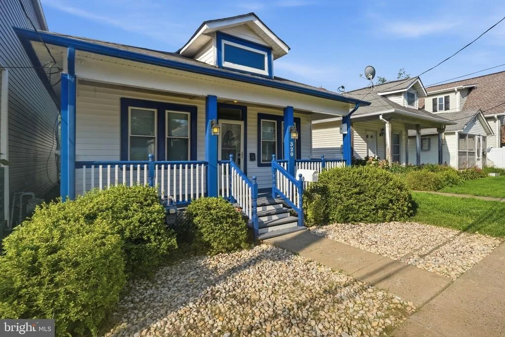 Photo of 320 3RD AVENUE