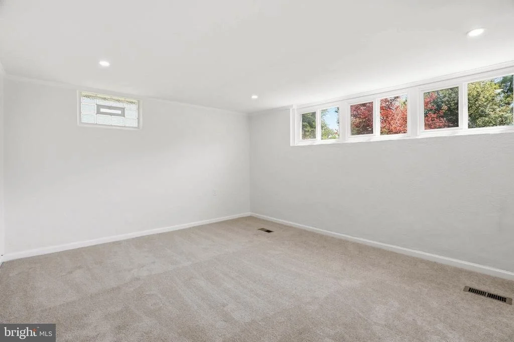 Photo of 1004 FLAGTREE LANE