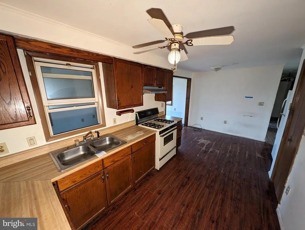 Photo of 585 GROVE NECK ROAD
