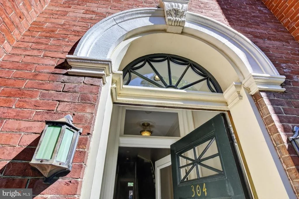 Photo of 304 A STREET SE