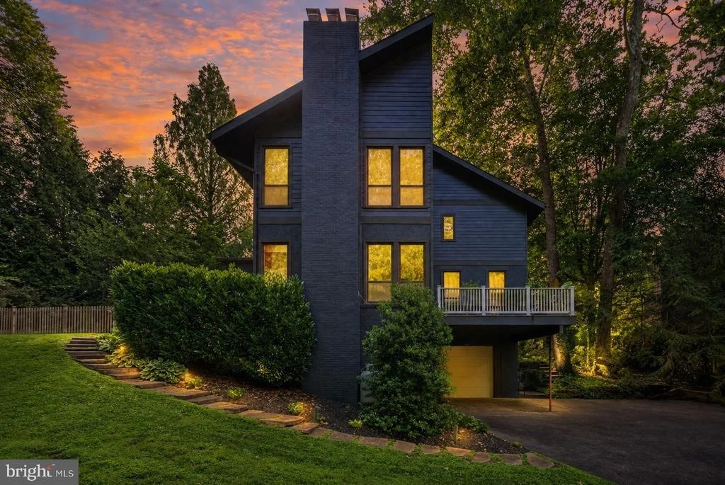 Photo of 8025 RIVERSIDE DRIVE