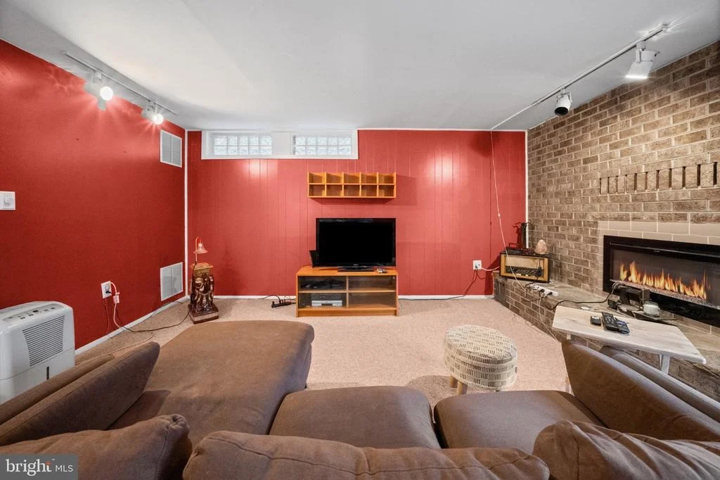 Photo of 6816 TIMBERLANE ROAD