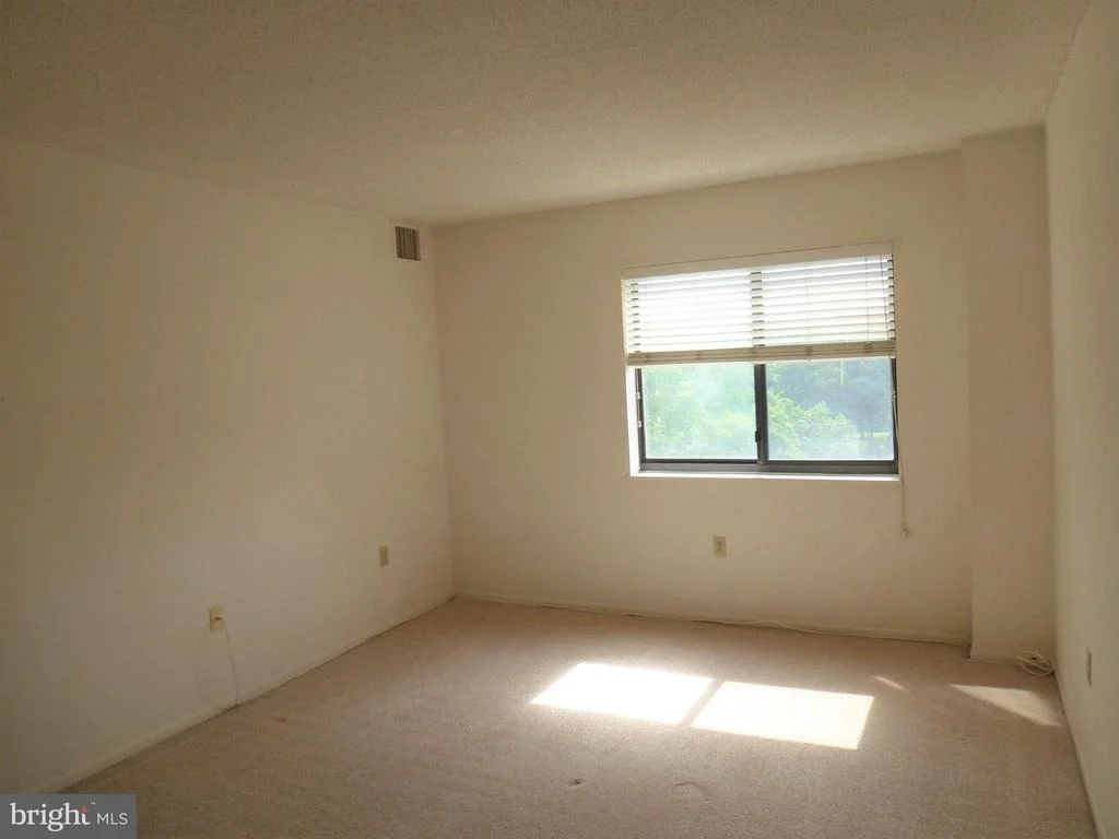 Photo of Unit 3701 at 15115 INTERLACHEN DRIVE