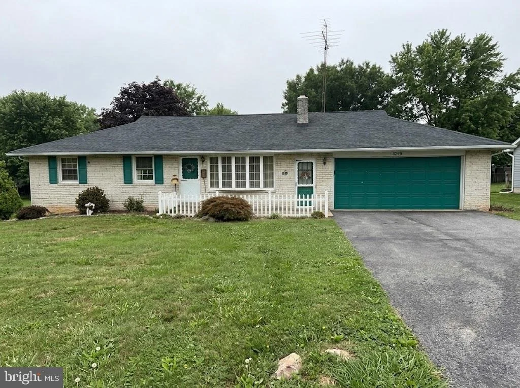 Photo of 5893 AMBAU ROAD