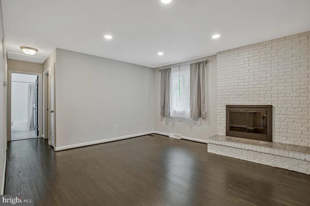 Photo of 454 MANOR ROAD