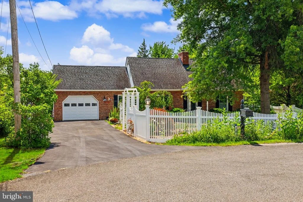 Photo of 2105 SHAWN DRIVE