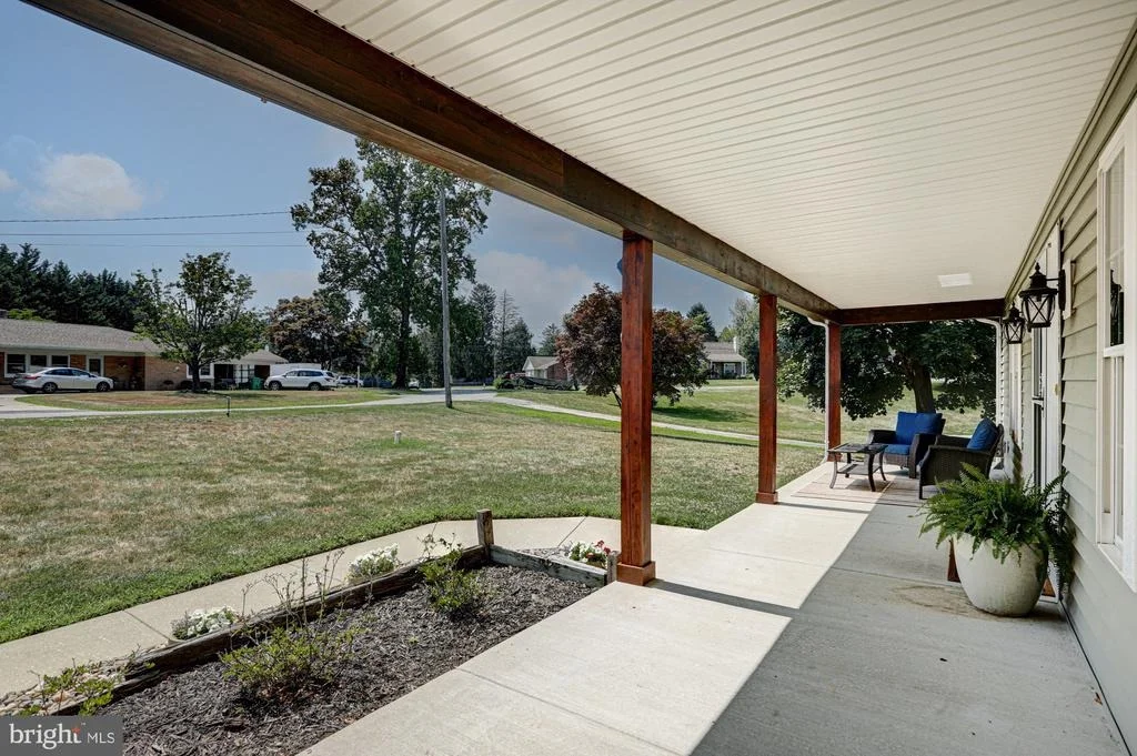 Photo of 119 N MEADOW DRIVE