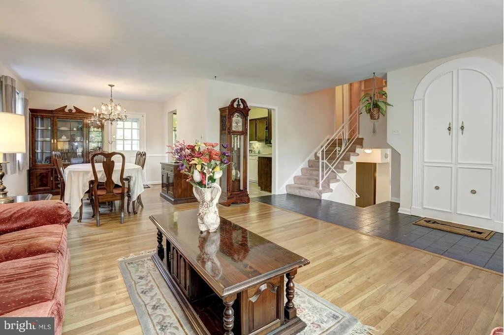 Photo of 302 BURNT MILLS AVENUE