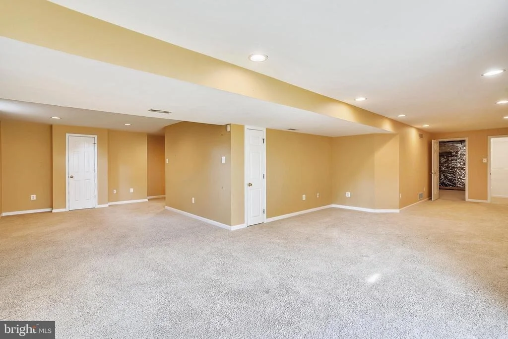 Photo of 2240 W GREENLEAF DRIVE
