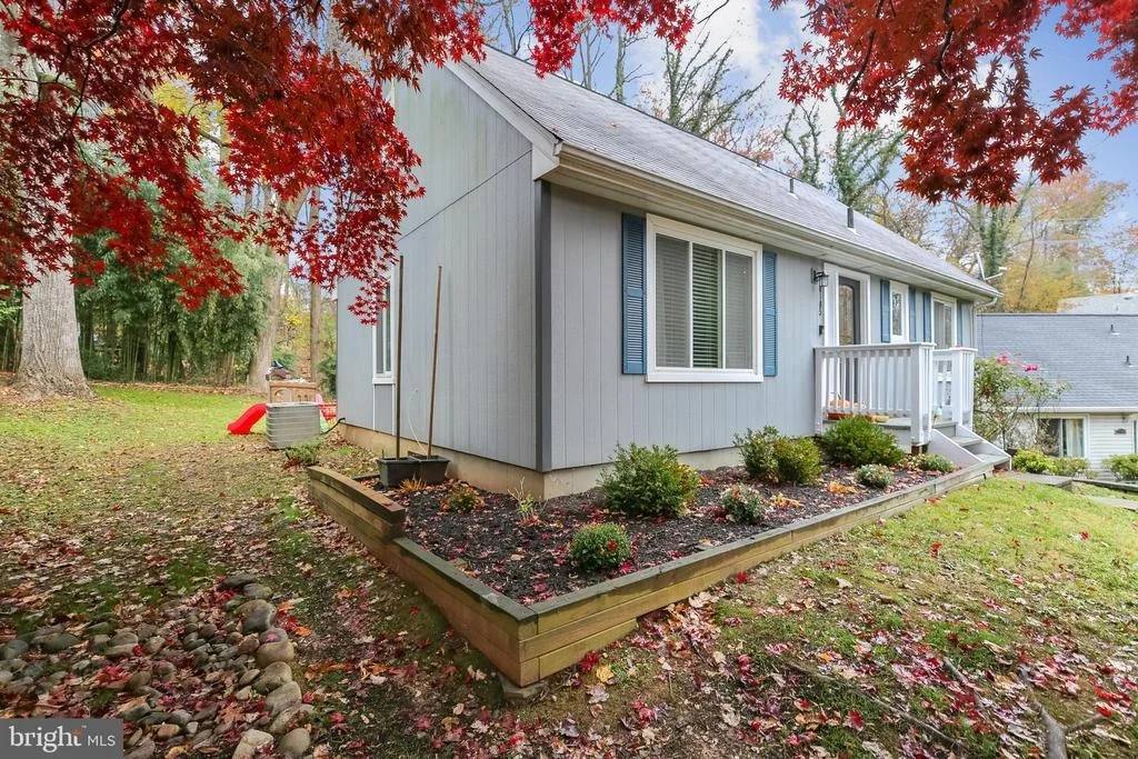 Photo of 10105 MEREDITH AVENUE