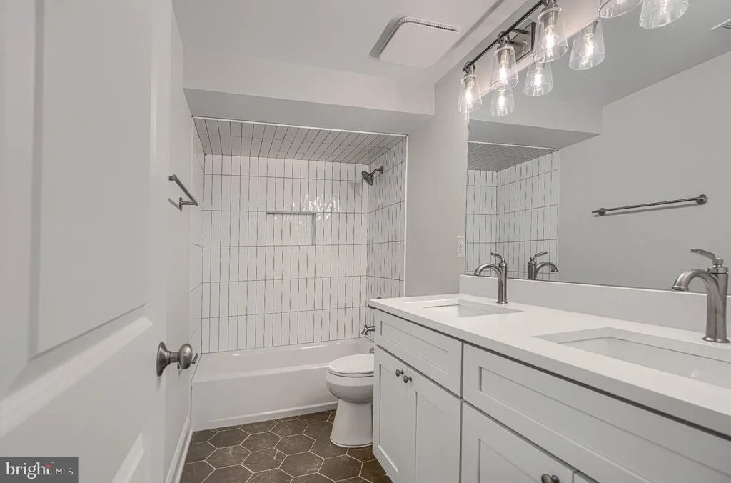 Photo of 11305 MAPLEVIEW DRIVE