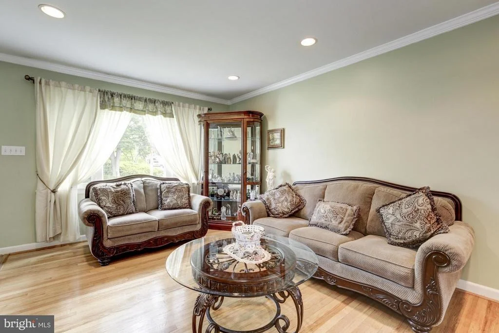 Photo of 1305 OAKVIEW DRIVE