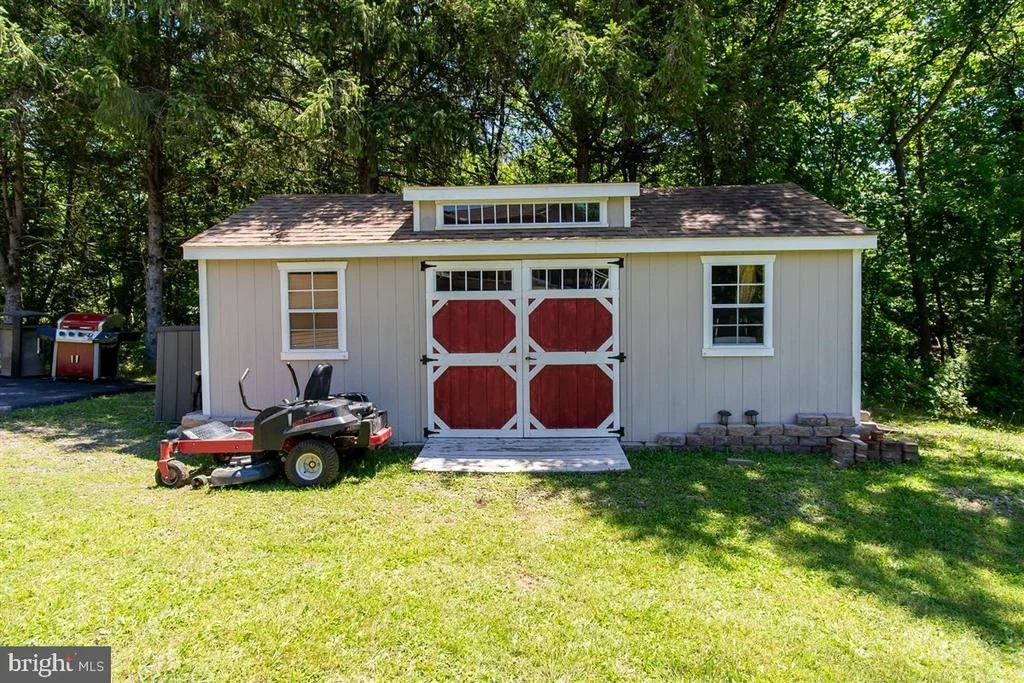 Photo of 1618 EAGLE SCHOOL ROAD