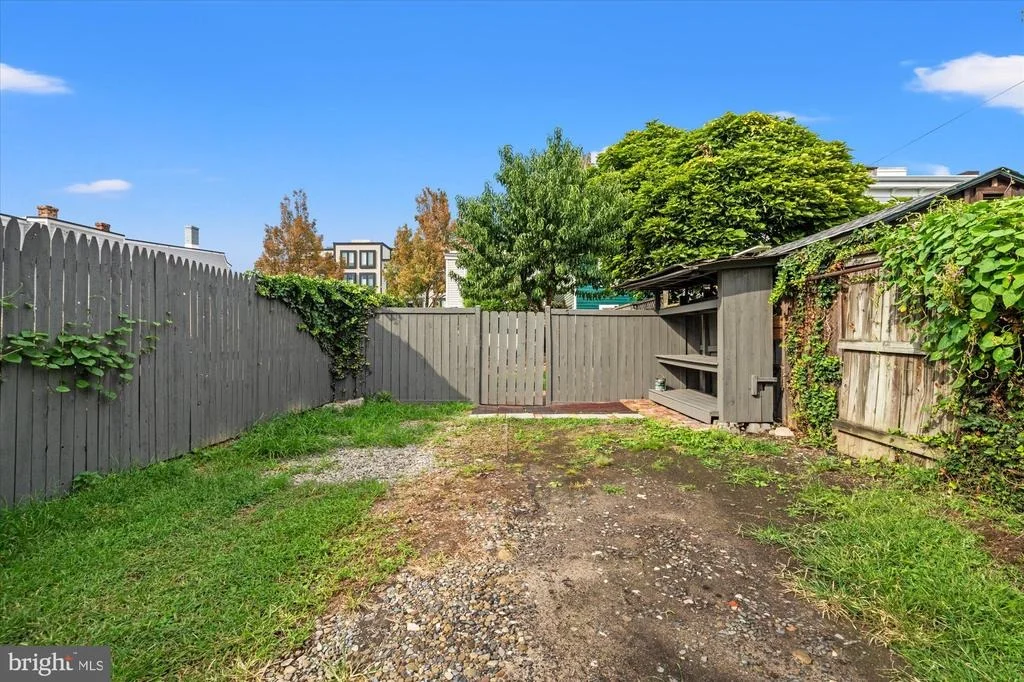 Photo of 1016 PENDLETON STREET