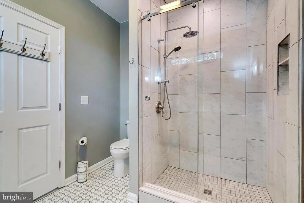 Photo of 30390 E MILL RUN