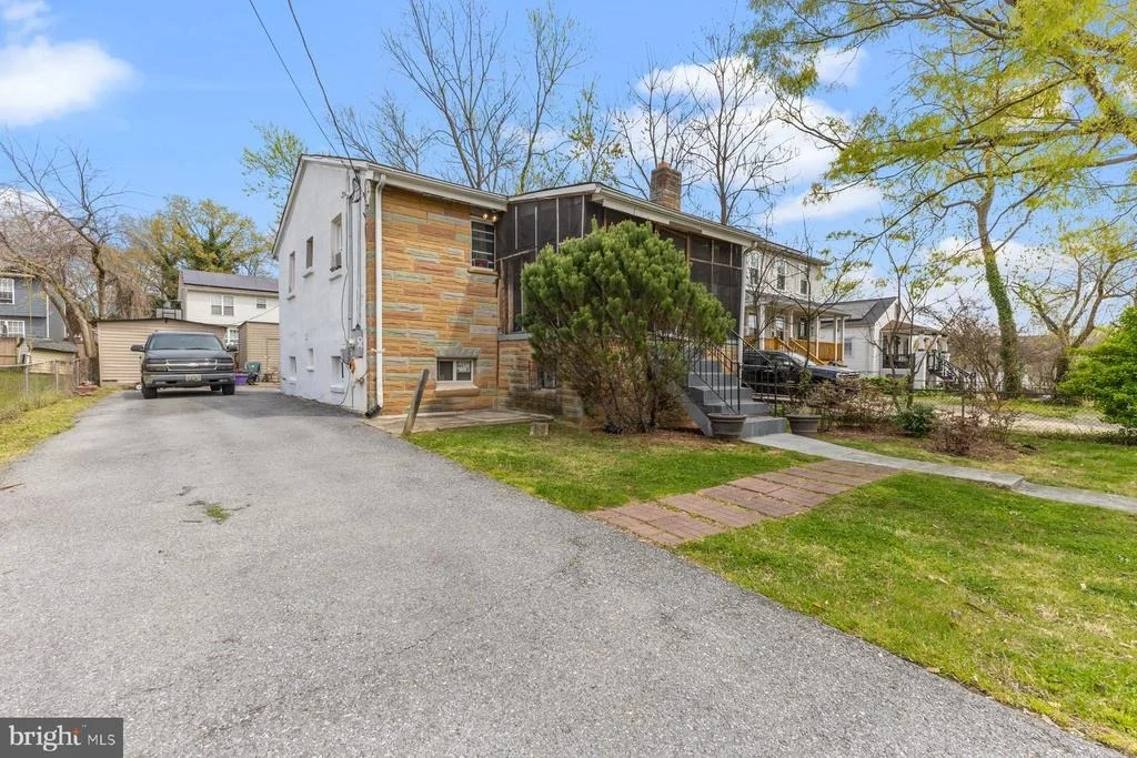 Photo of 815 EASTERN AVENUE