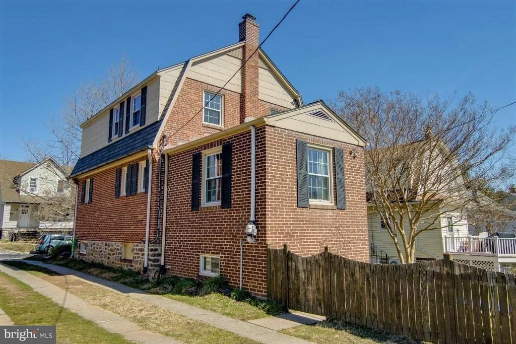 Photo of 620 ALDERSHOT ROAD