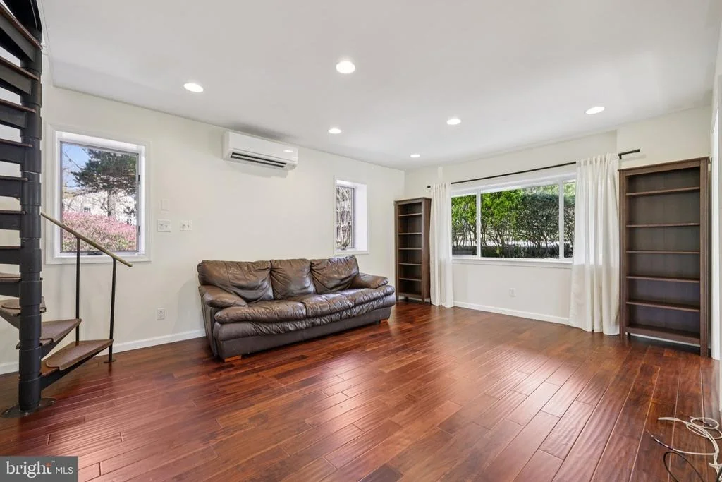 Photo of 2921 DUVALL ROAD