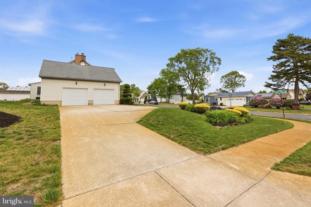 Photo of 1 MOSS VIEW LANE