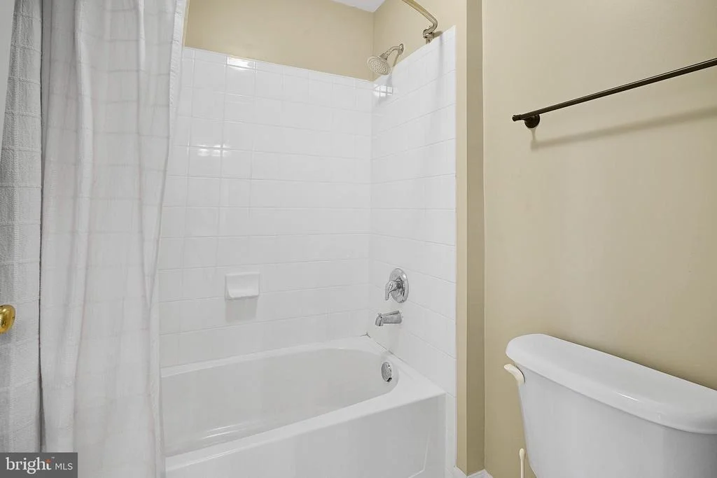 Photo of 42490 LONGACRE