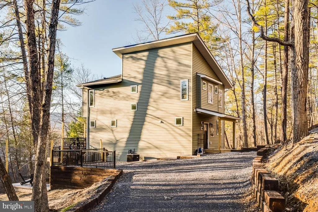 Photo of 1355 GREENVIEW DRIVE