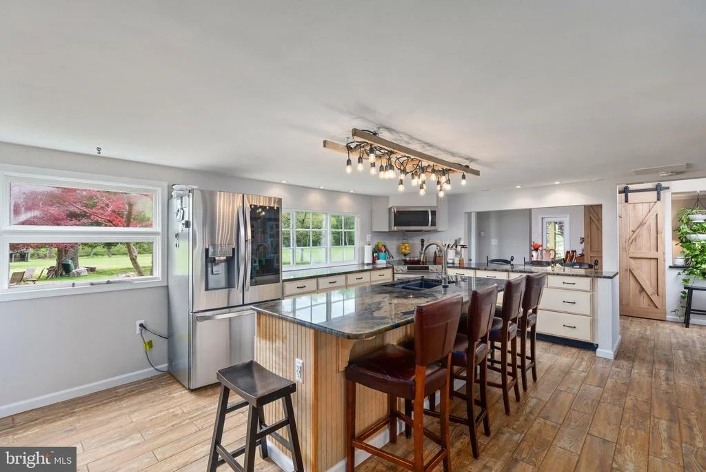 Photo of 2310 PUTNAM ROAD