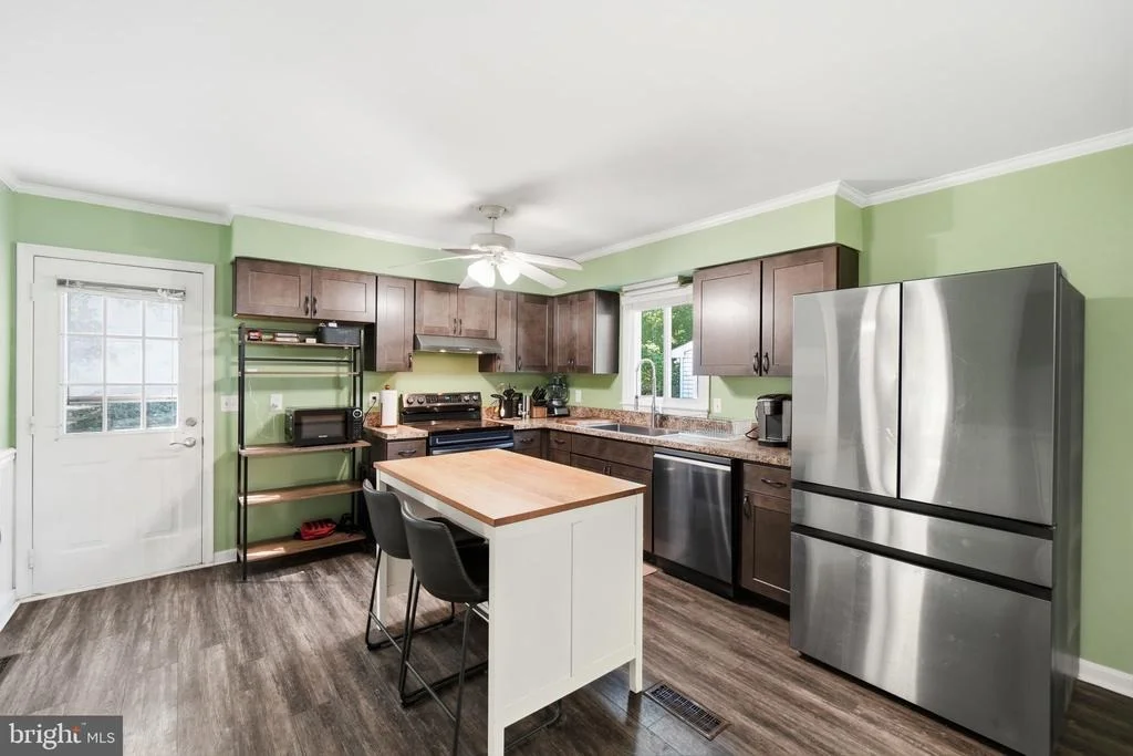 Photo of 912 BUCKINGHAM DRIVE