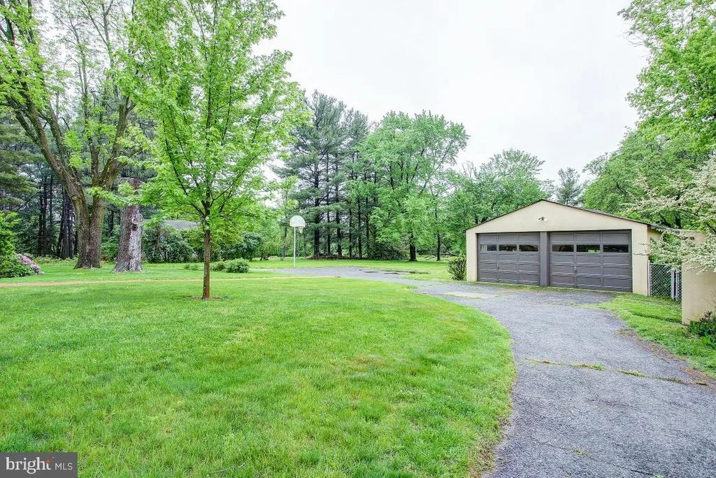 Photo of 3010 MAPLEHILL ROAD