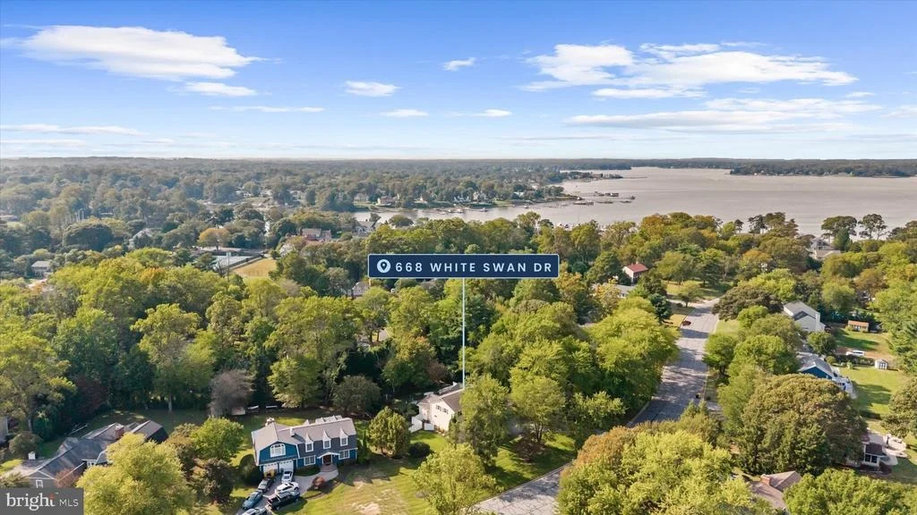 Photo of 668 WHITE SWAN DRIVE