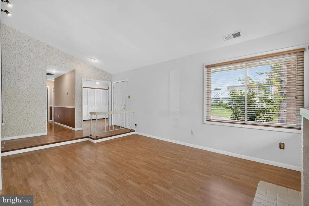 Photo of 323 AVONDALE DRIVE