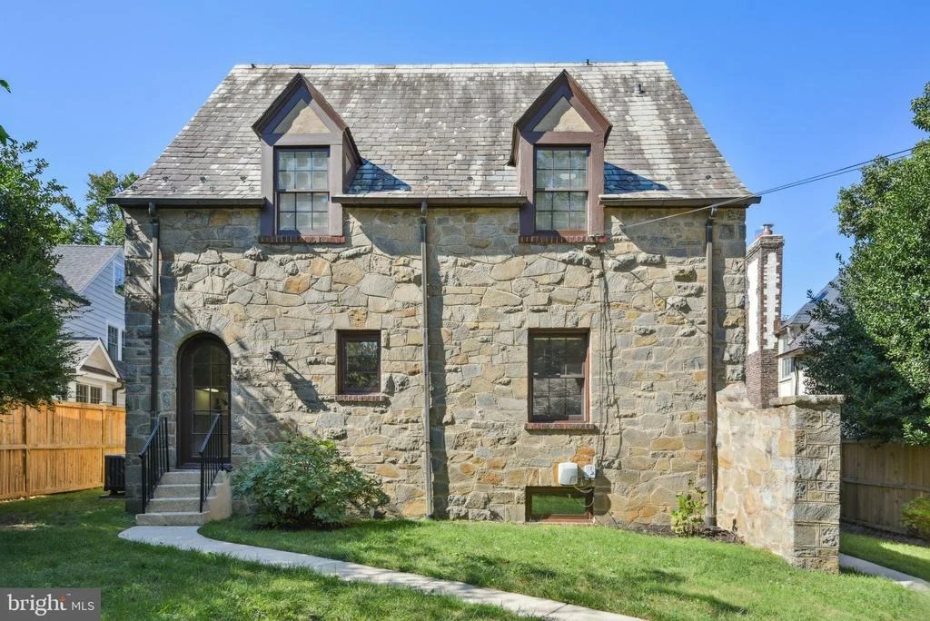 Photo of 105 SUMMERFIELD ROAD