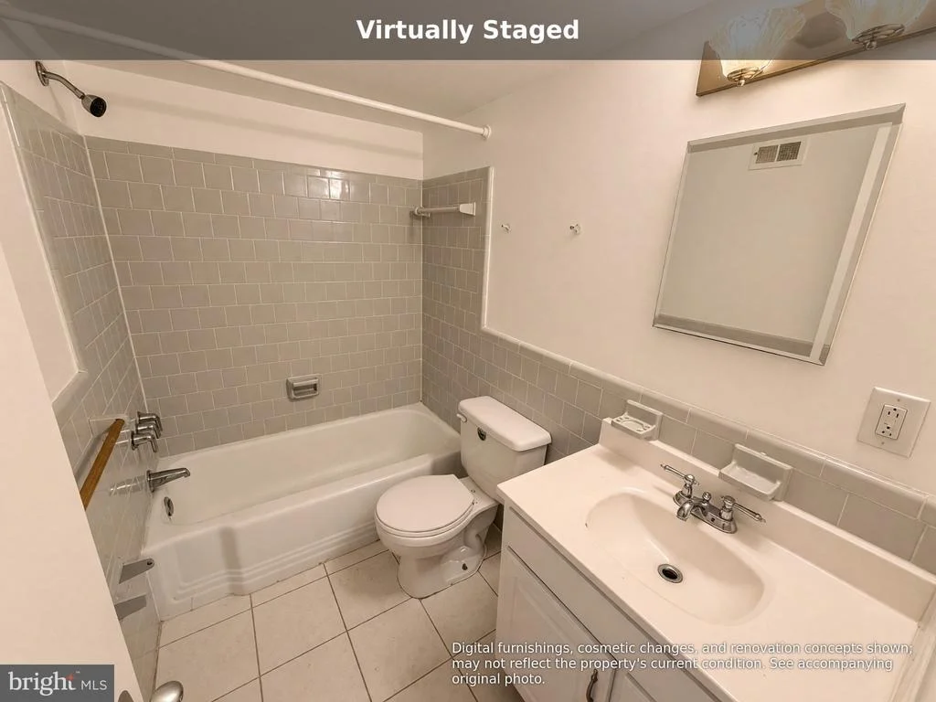 Photo of Unit 708 at 4410 OGLETHORPE STREET