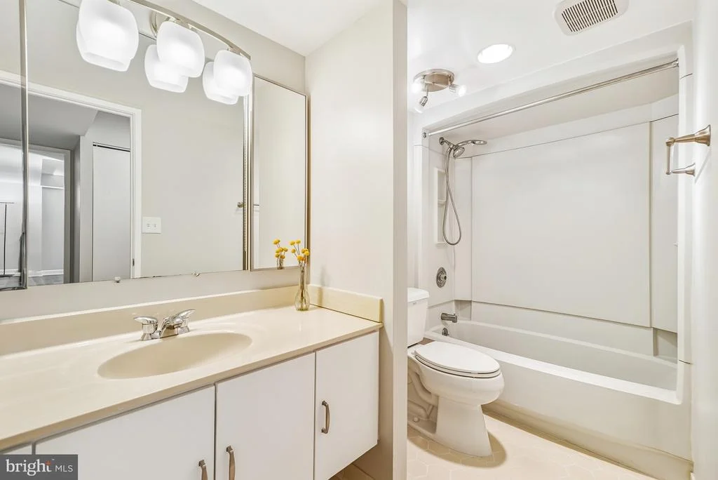 Photo of Unit 601 at 5904 MOUNT EAGLE DRIVE