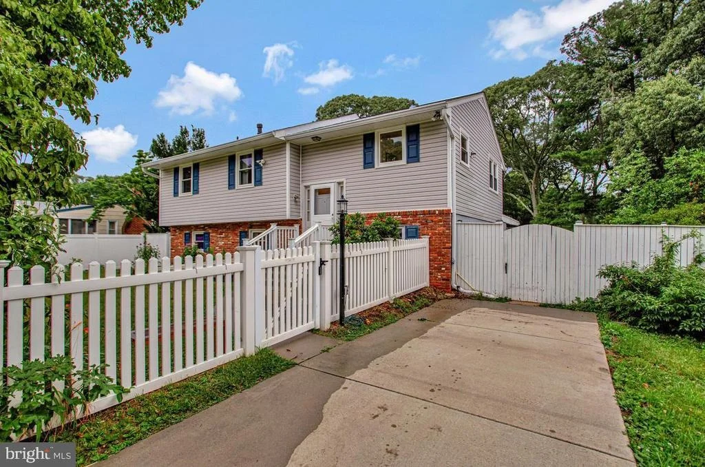 Photo of 454 MANOR ROAD